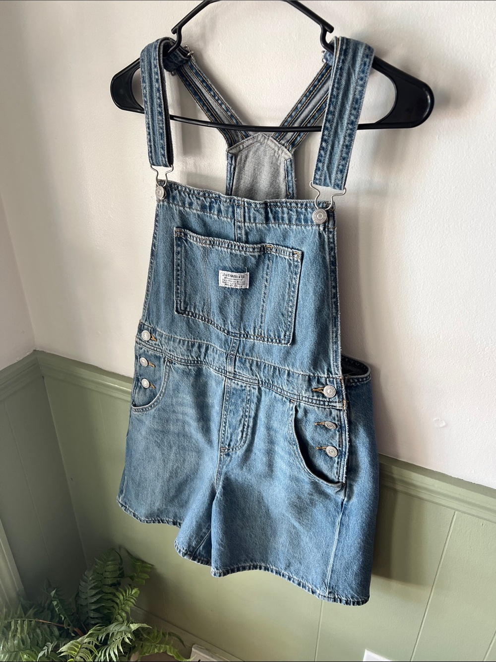 Levi’s overalls or shortalls in size small - Picture 2 of 6